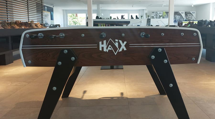 Personalisierter Töggelikasten für die Haix Vertriebs AG